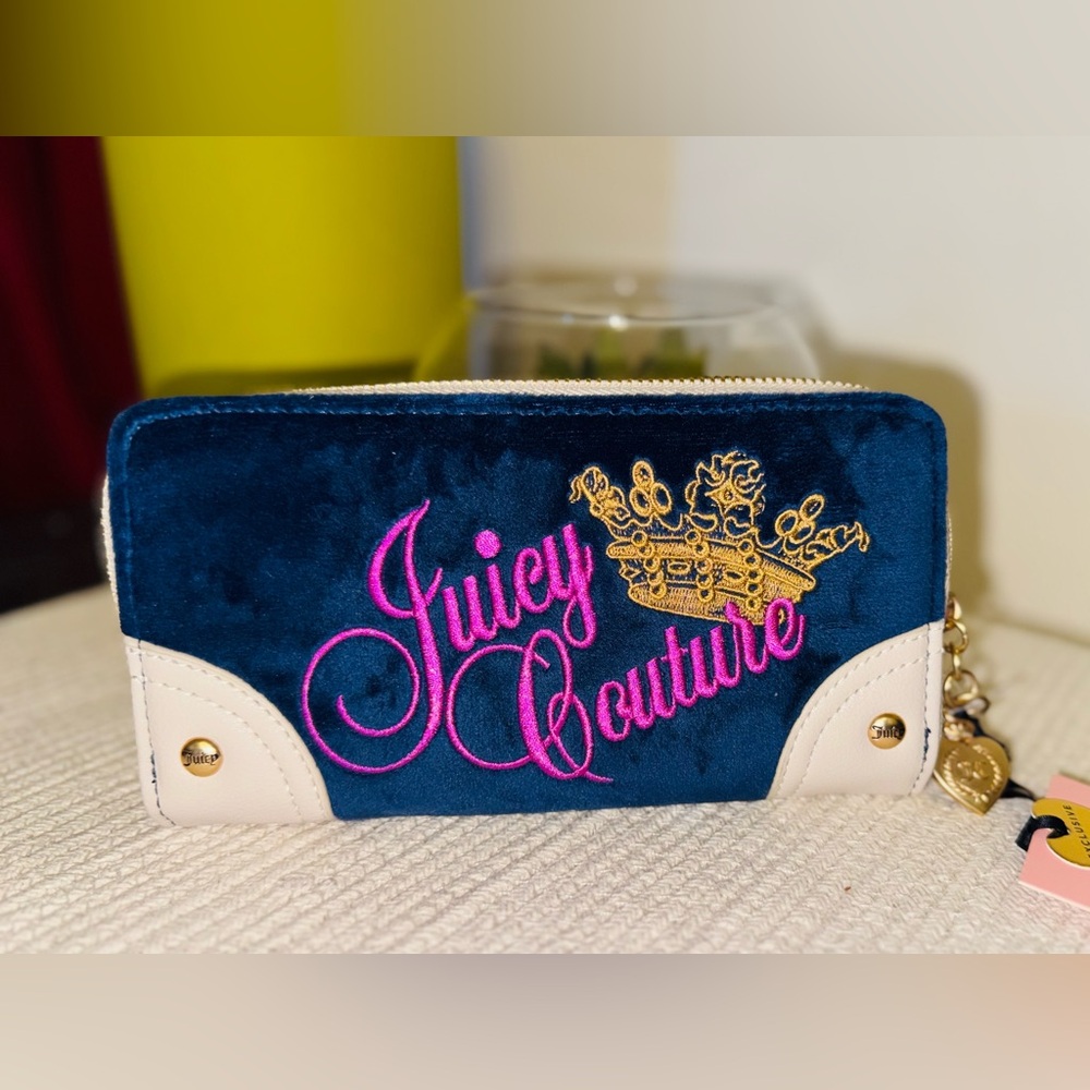 Juicy Couture Key To Juicy Gusset Zip Around Wallet - Blue & White, Crown Logo